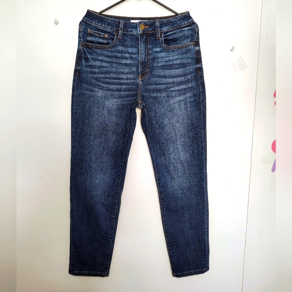 Ceros women's high-rise, relaxed fit, Tapered denim jeans, size 28.